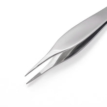 Load image into Gallery viewer, Nghia Slanted-tip Eye Brow tweezer T10
